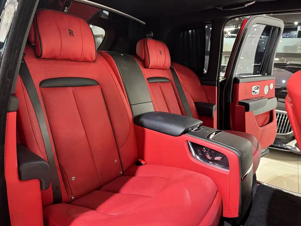 Rolls-Royce Cullinan — миниатюра 8