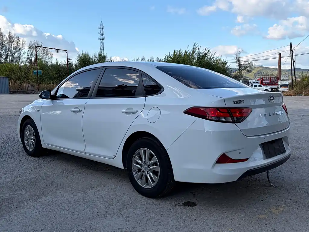 Hyundai Elantra — миниатюра 9