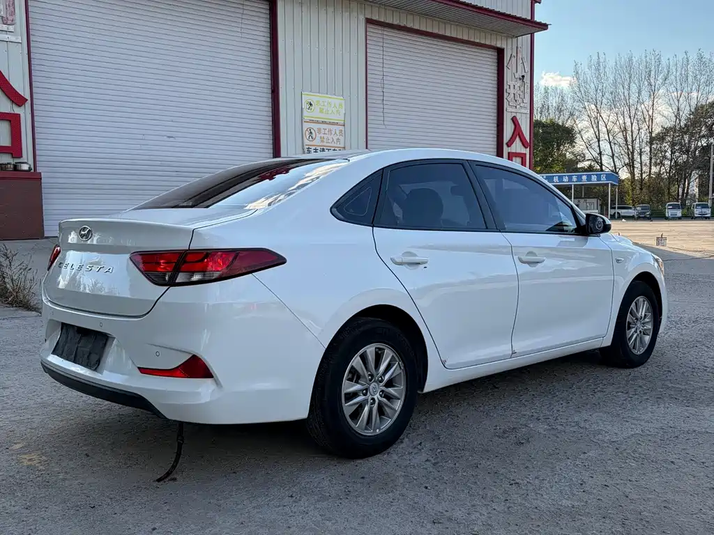 Hyundai Elantra — миниатюра 7