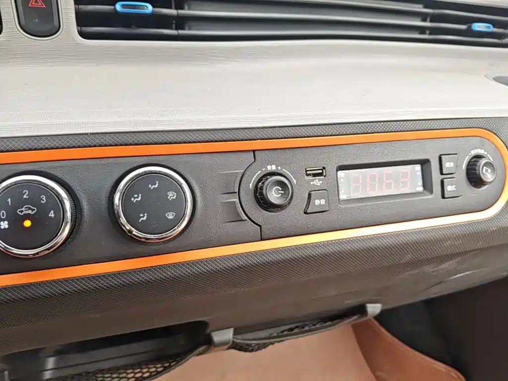 Wuling MINIEV — миниатюра 13