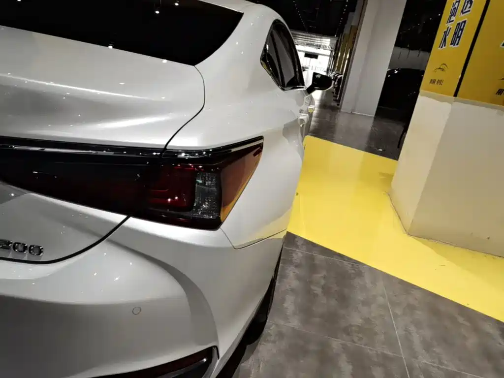Lexus ES — миниатюра 8