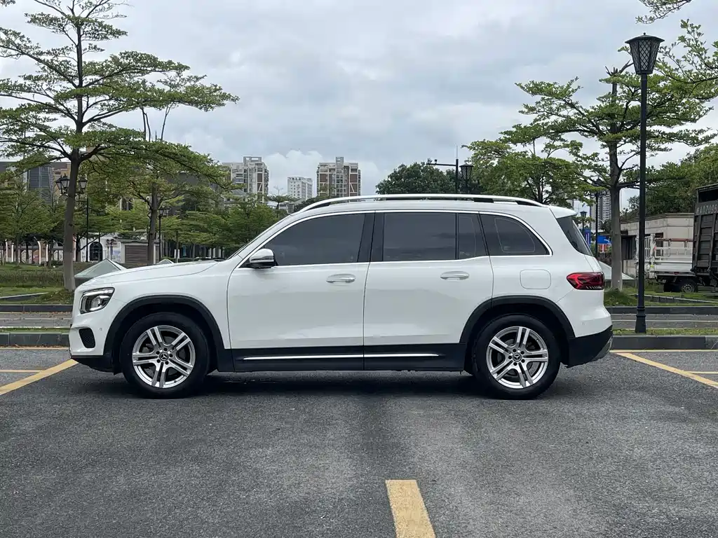 Mercedes-Benz GLB — миниатюра 11