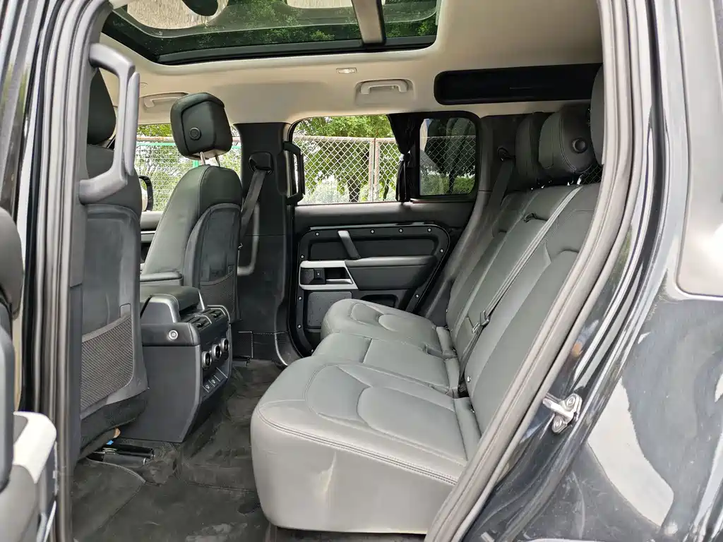 Land Rover Defender — миниатюра 6