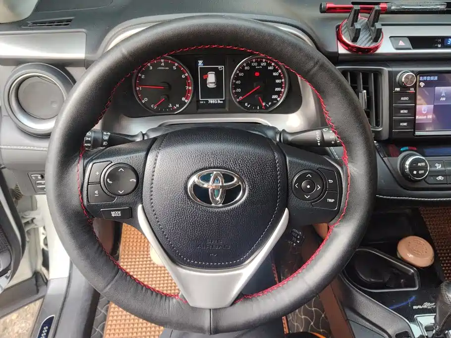 Toyota RAV4 — миниатюра 15