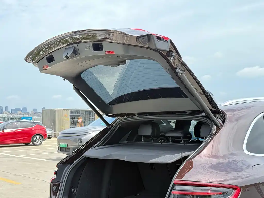 Porsche Macan — миниатюра 13