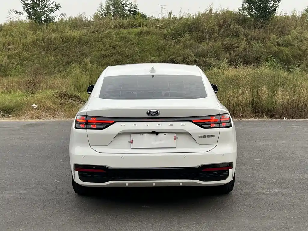 Ford Mondeo — миниатюра 6