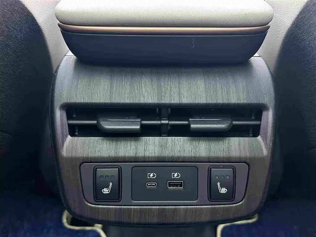 Nissan Ariya — миниатюра 16