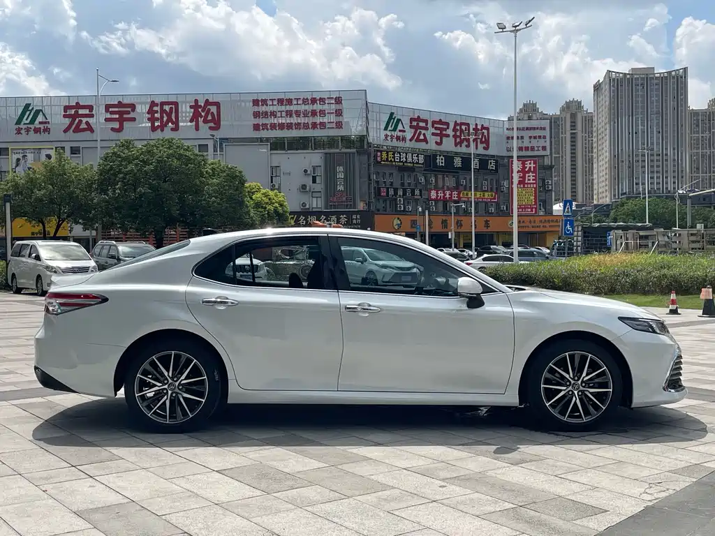 Toyota Camry — миниатюра 5