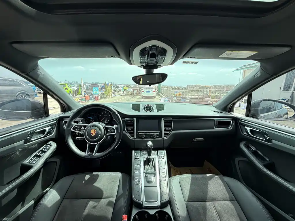 Porsche Macan — миниатюра 11