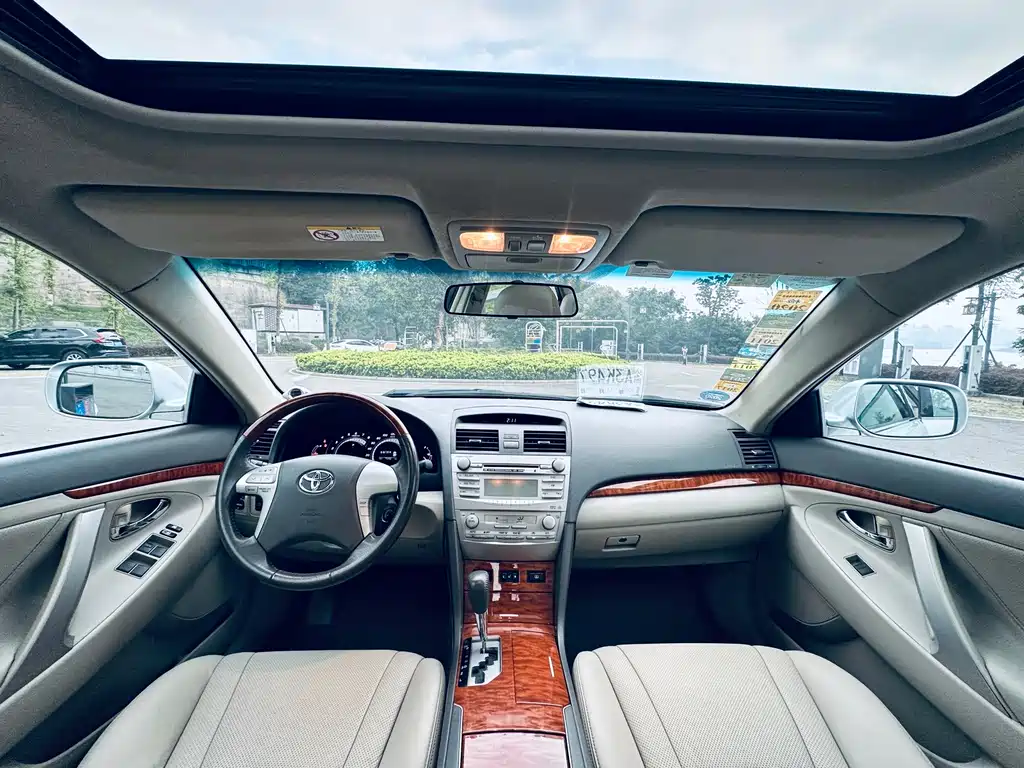 Toyota Camry — миниатюра 4