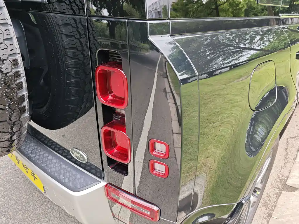 Land Rover Defender — миниатюра 30