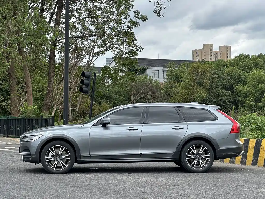 Volvo V90 — миниатюра 4
