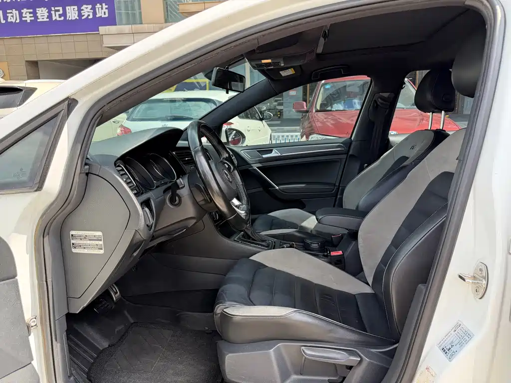 Volkswagen Golf — миниатюра 12
