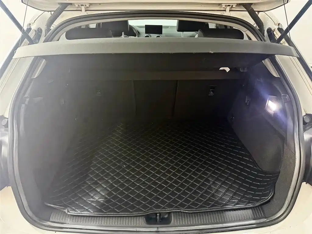 Audi Q2L e-tron — миниатюра 15