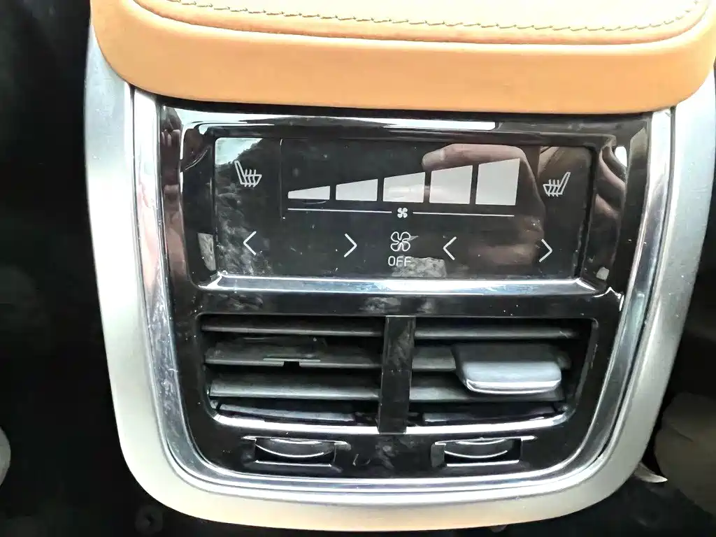 Volvo XC90 — миниатюра 8