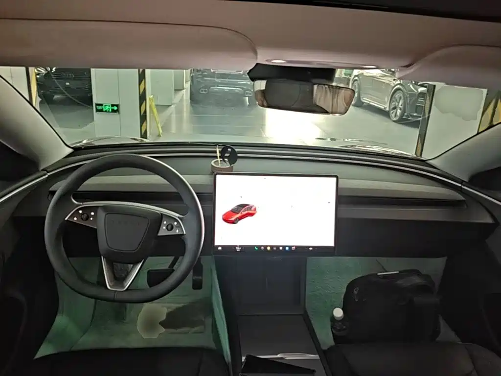 Tesla Model 3 — миниатюра 10