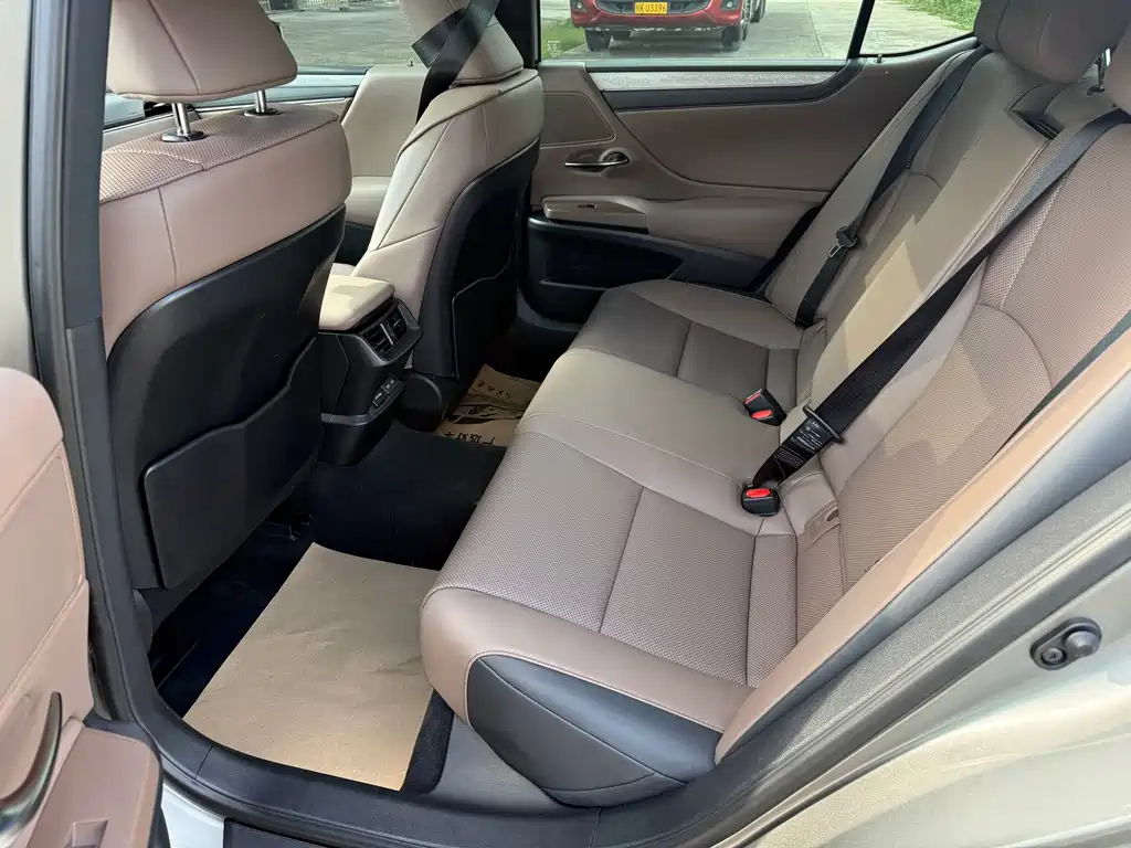 Lexus ES — миниатюра 12