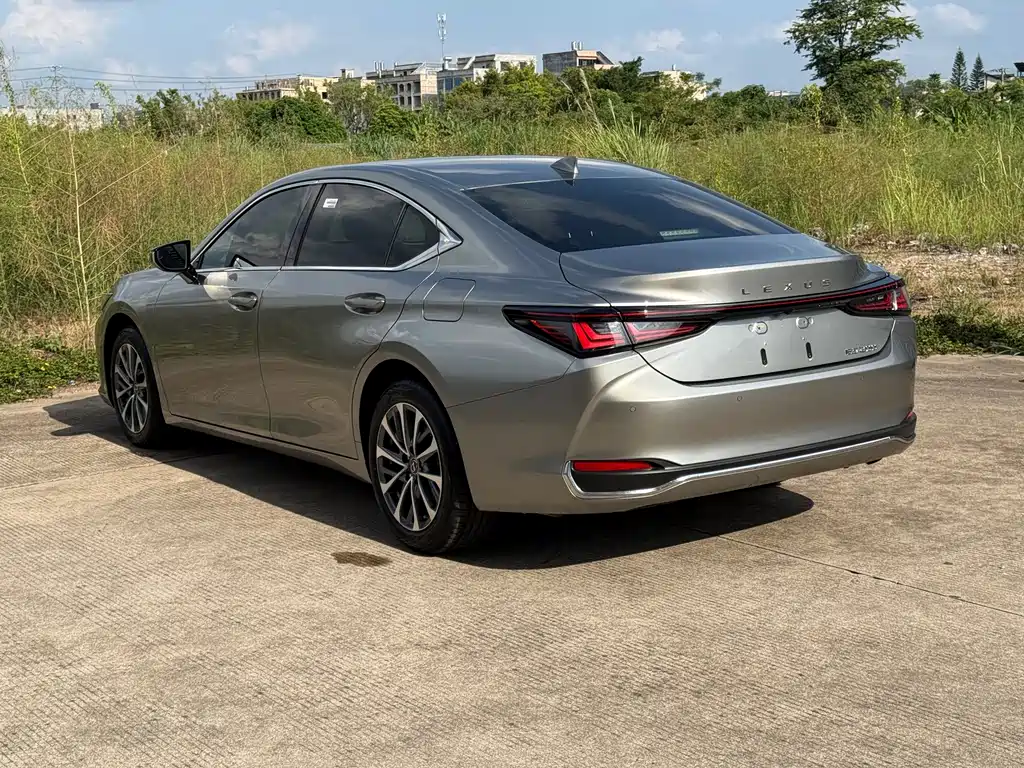 Lexus ES — миниатюра 18