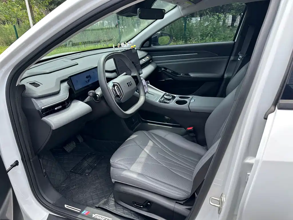Geely Galaxy Galaxy L6 L6 2025 EM-i 140km +