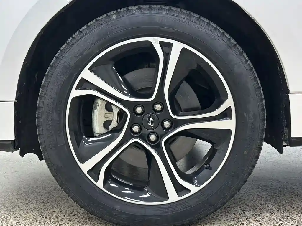 Ford Edge — миниатюра 15