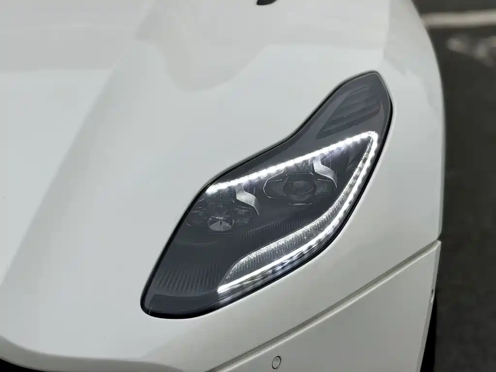 Aston Martin DB11 2019 4.0T V8 Volante
