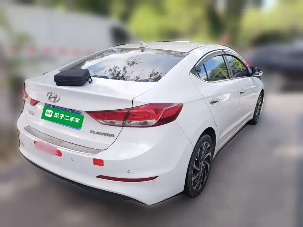 Hyundai Elantra — миниатюра 5