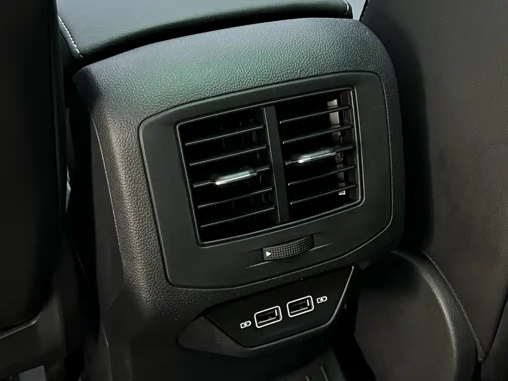 Volkswagen T-Roc — миниатюра 16