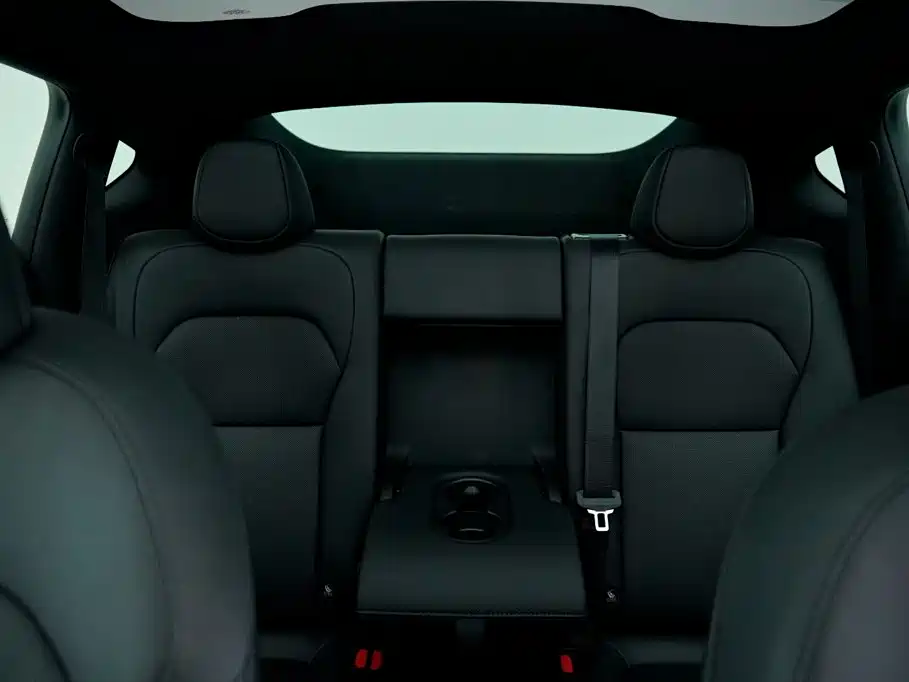 Tesla Model Y — миниатюра 21