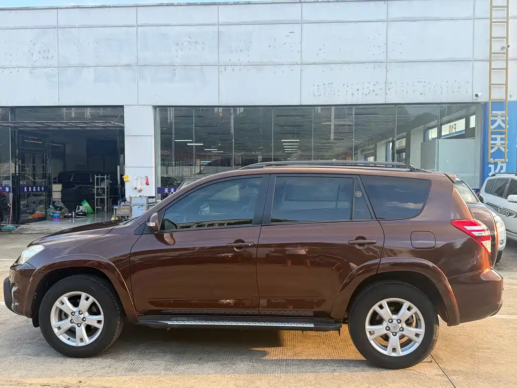 Toyota RAV4 — миниатюра 2