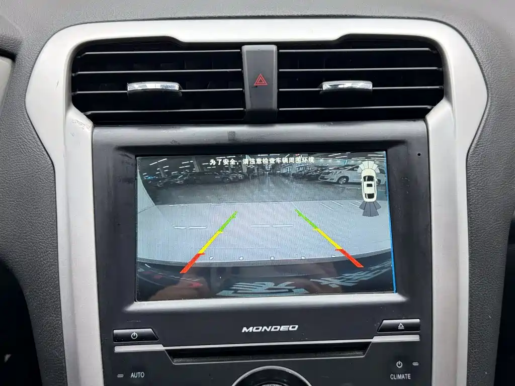 Ford Mondeo — миниатюра 9