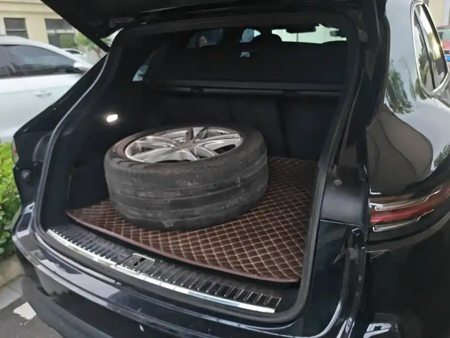 Porsche Cayenne — миниатюра 4