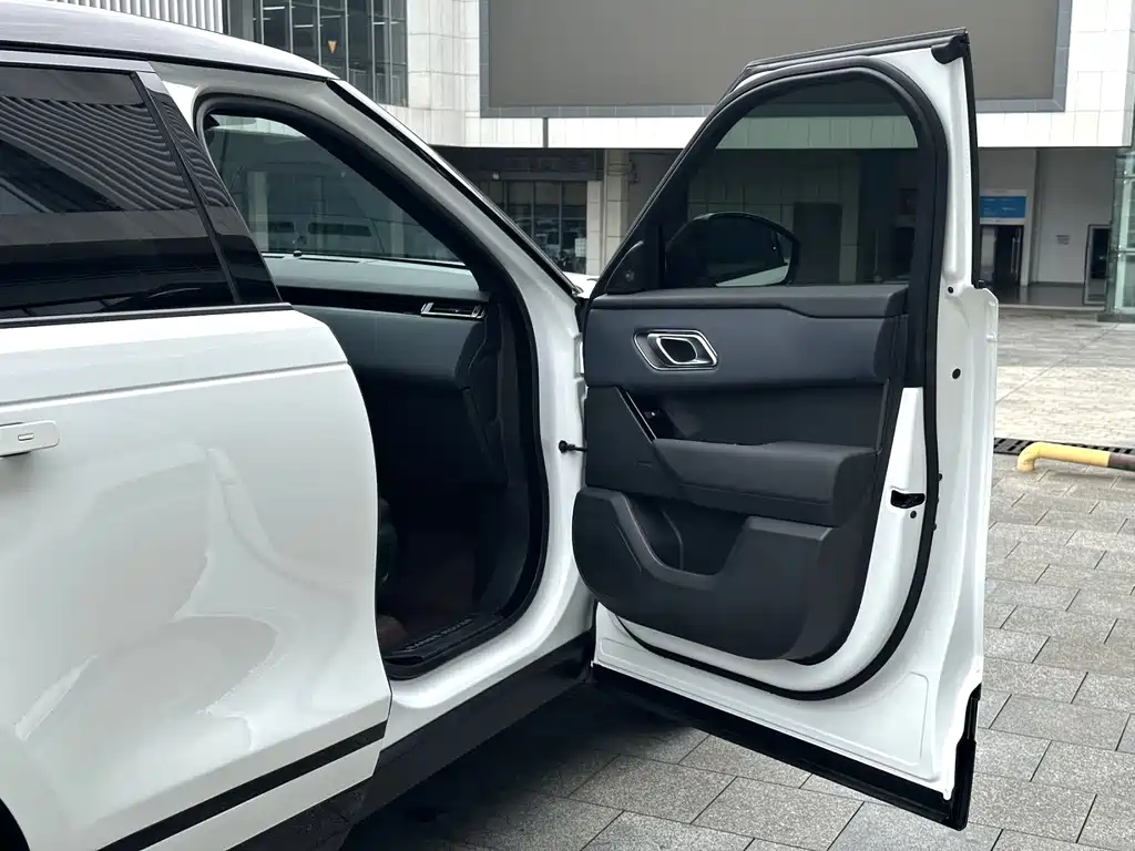 Land Rover Velar — миниатюра 3
