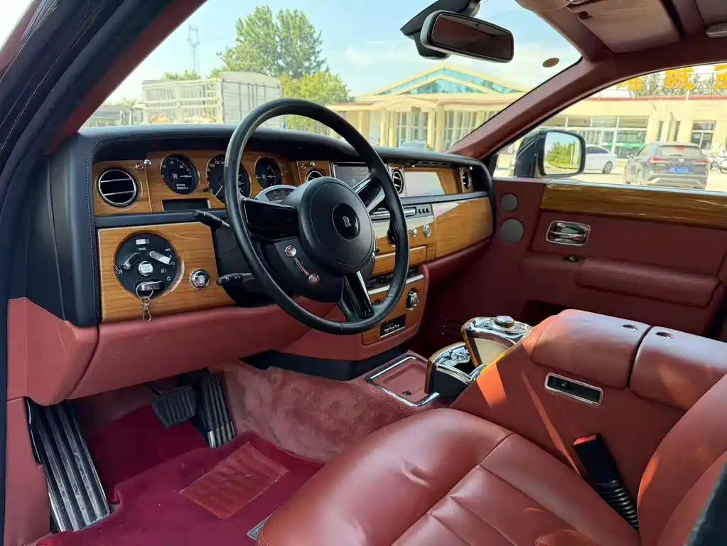 Rolls-Royce Phantom — миниатюра 3