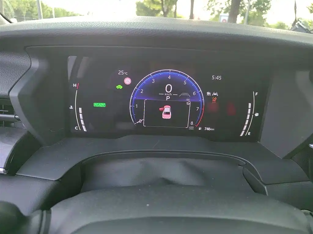 Toyota Camry 2024 2.0HE Elite
