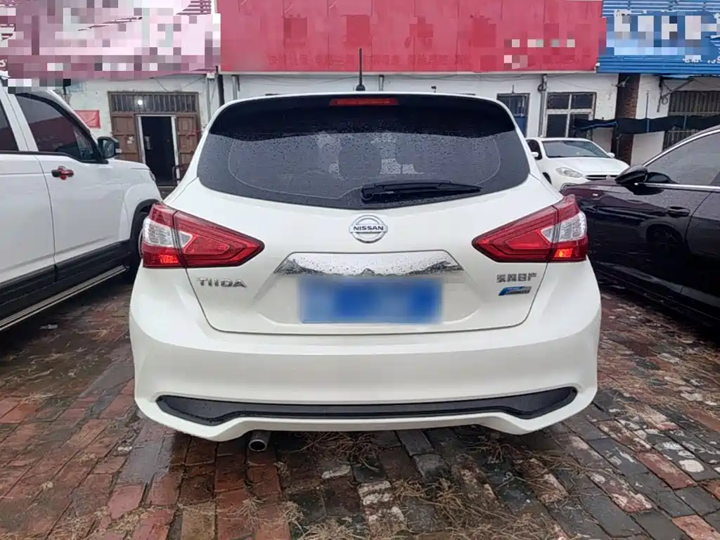 Nissan Tiida — миниатюра 6