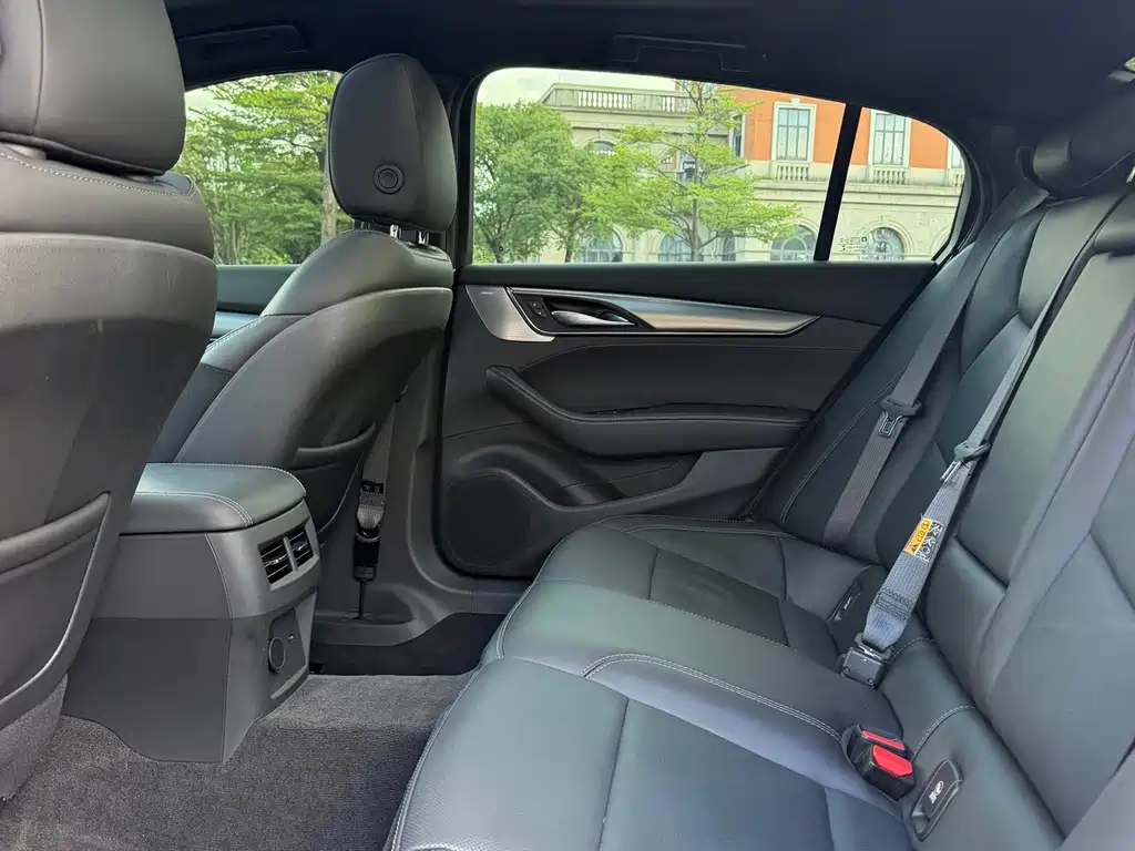 Cadillac CT5 — миниатюра 11