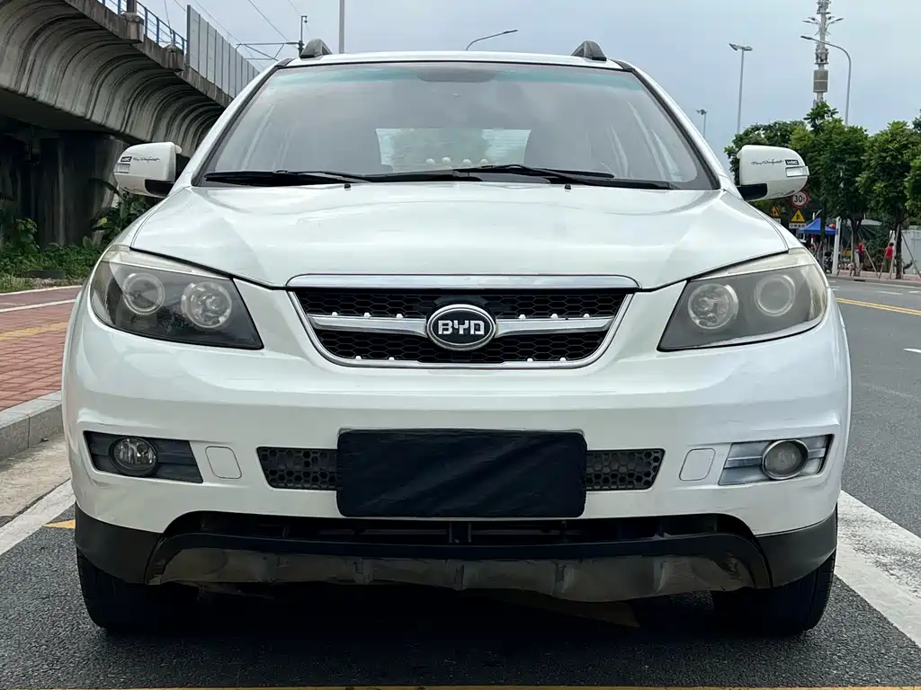 BYD S6 2013 Platinum 2.0L MT Luxury