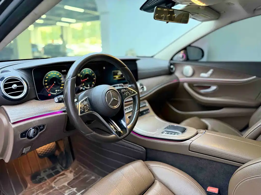Mercedes-Benz E-Class — миниатюра 5