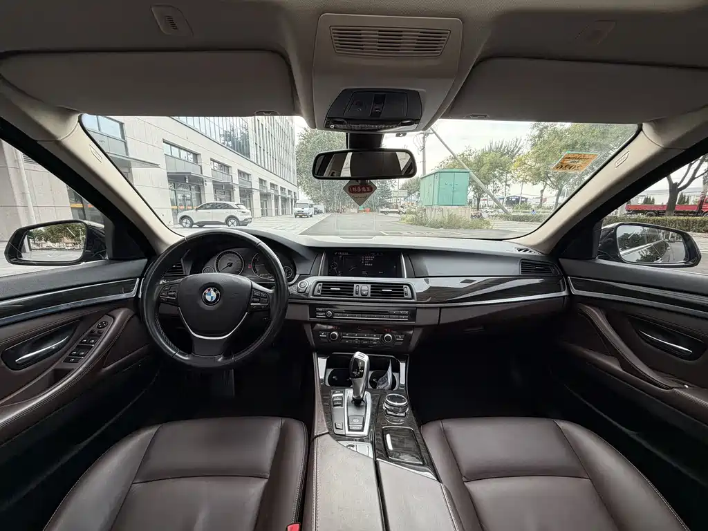 BMW 5 Series — миниатюра 9