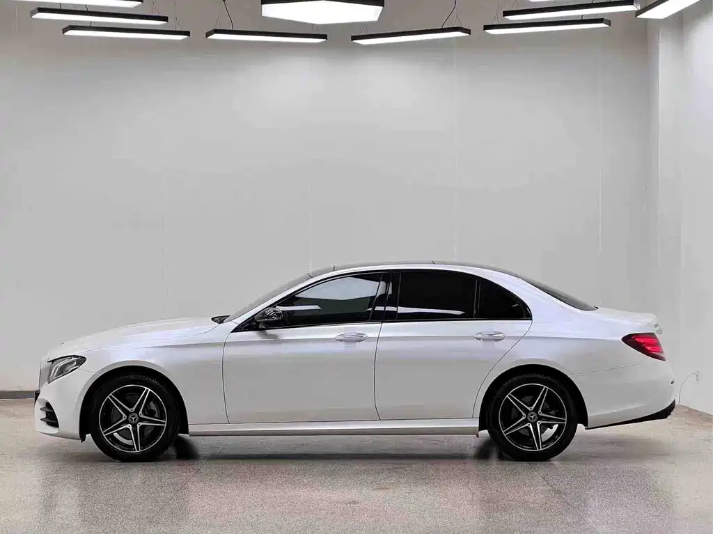 Mercedes-Benz E-Class (Import) — миниатюра 5