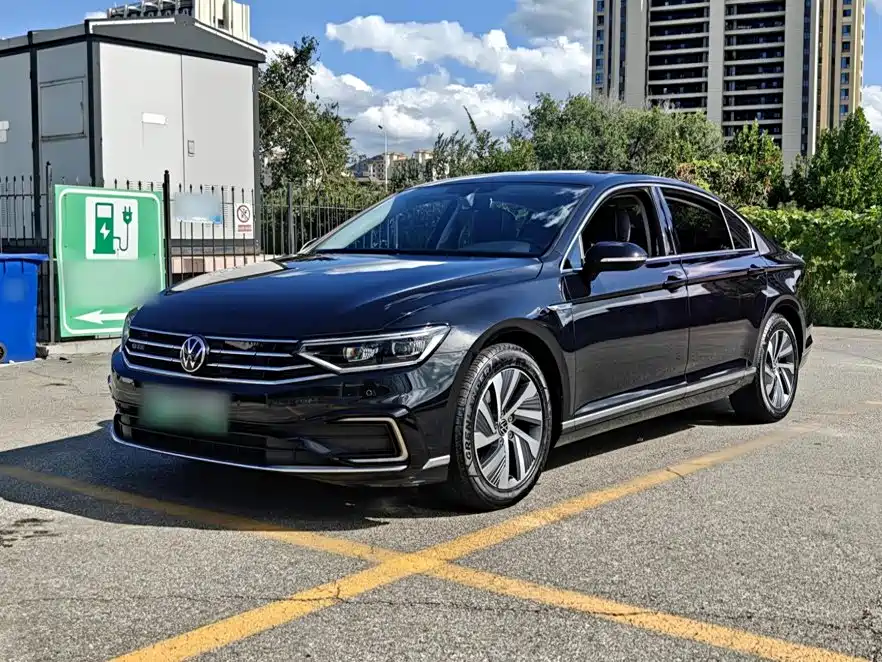 Volkswagen Magotan PHEV — миниатюра 2