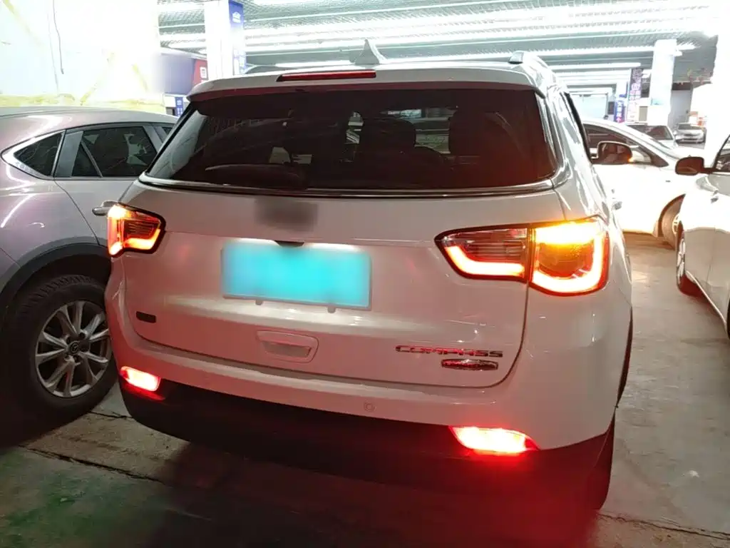 Jeep Compass — миниатюра 6