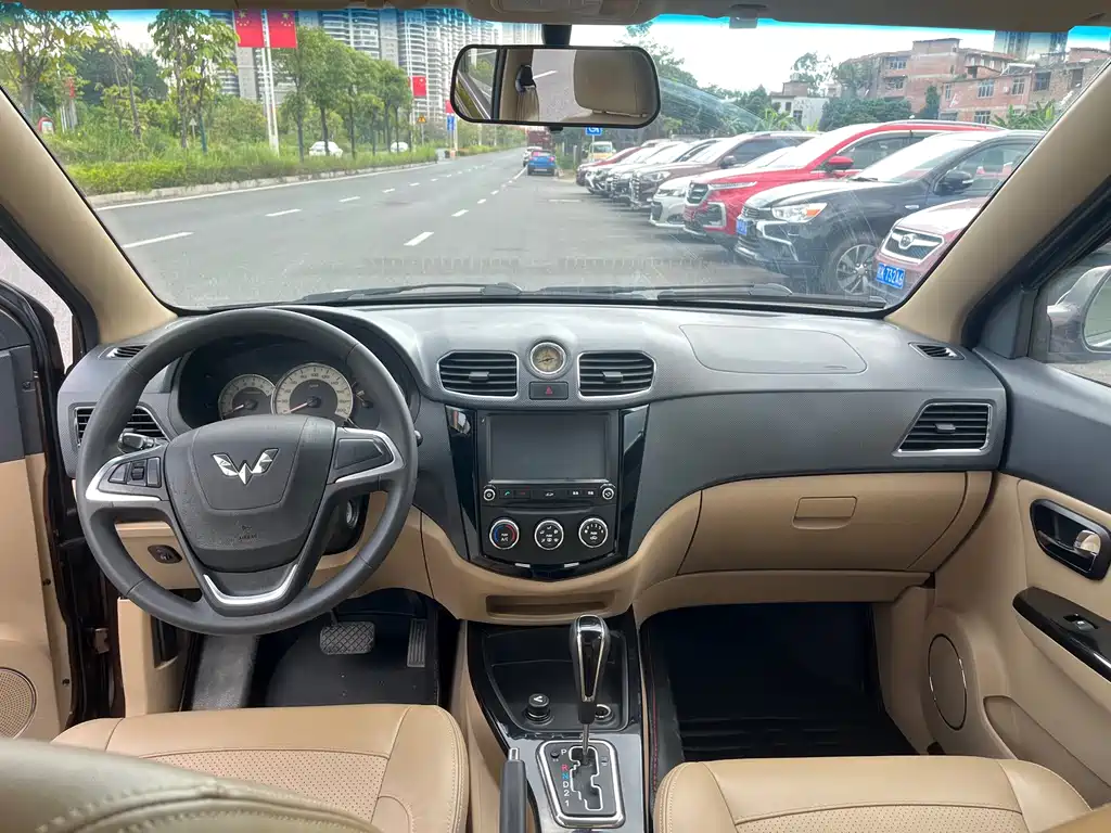 Wuling Hongguang — миниатюра 9