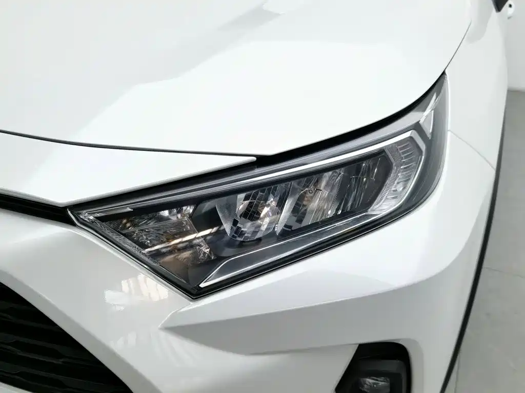 Toyota RAV4 — миниатюра 7
