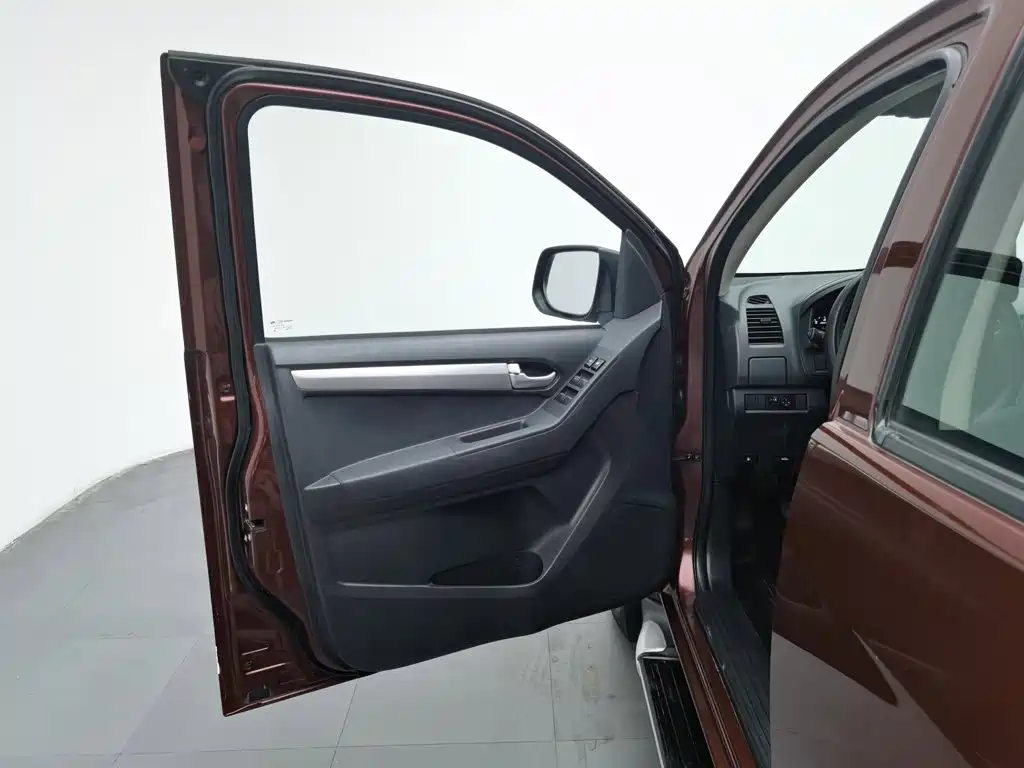 Isuzu D-MAX — миниатюра 8