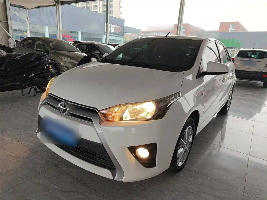 Toyota Yaris L 2015