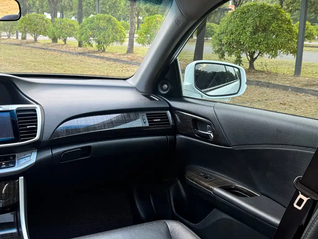 Honda Accord — миниатюра 13