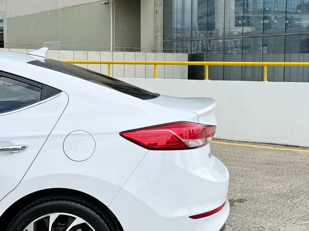 Hyundai Elantra — миниатюра 4