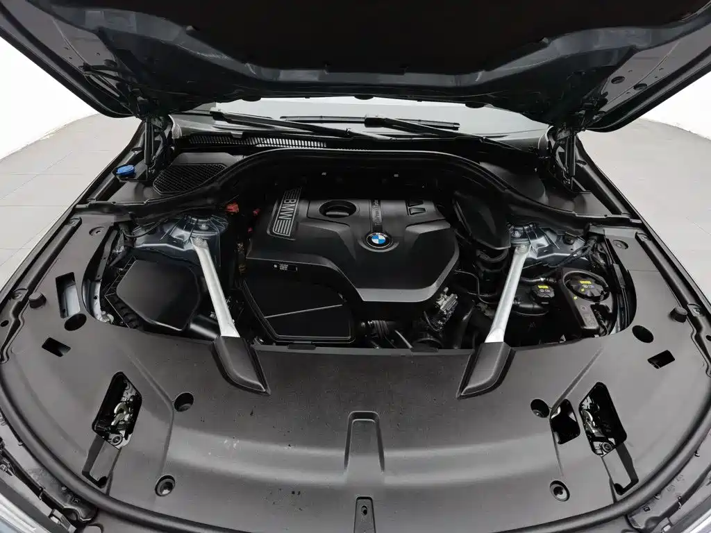 BMW 6 Series GT — миниатюра 6