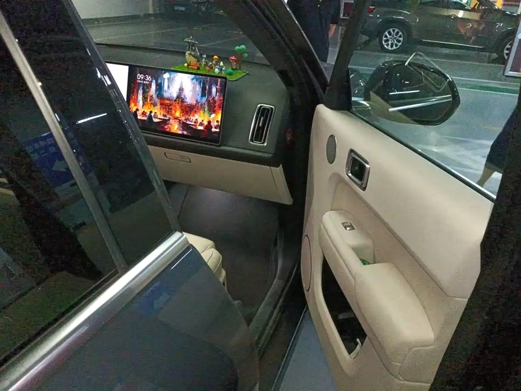 Li Auto Li L8 — миниатюра 20